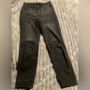 Women’s American Eagle black jeans.